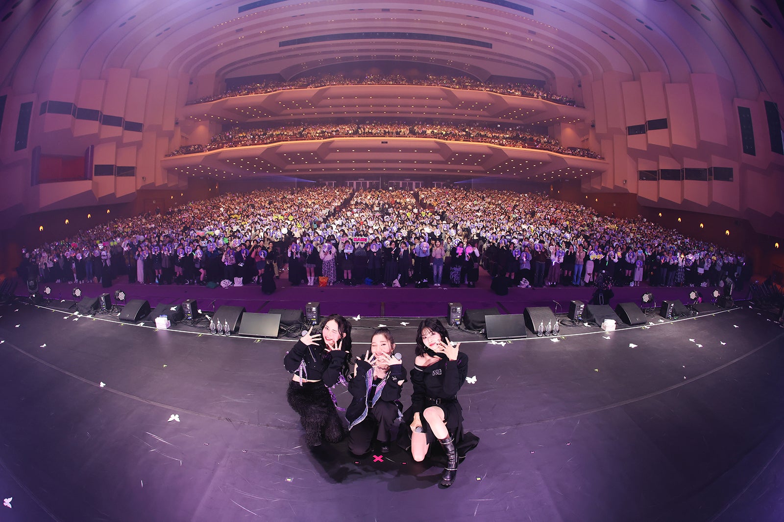 IS:SUE（C）LAPONE GIRLS