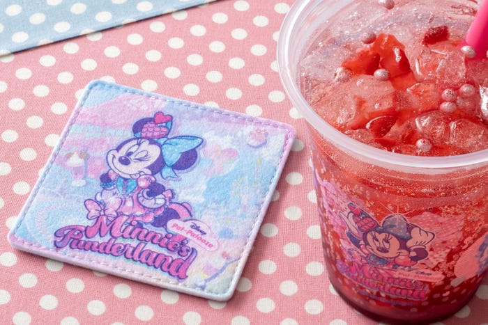 スパークリングゼリードリンク(フラワーシロップ&ストロベリー)スーベニアコースター付き1,000円※コースターは全3種類のうち1つをランダムに提供(C)Disney