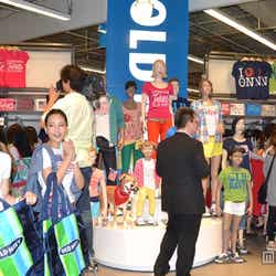 大混雑の店内風景