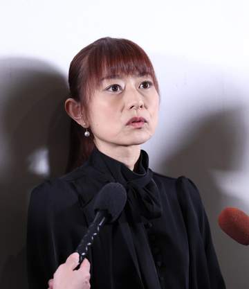 妻の石黒彩が取材対応 LUNA SEA真矢さんお別れ会、夫との約束通り笑顔で 「彩はずっと笑顔でいてね」の約束 高校の時から夫のファンだった