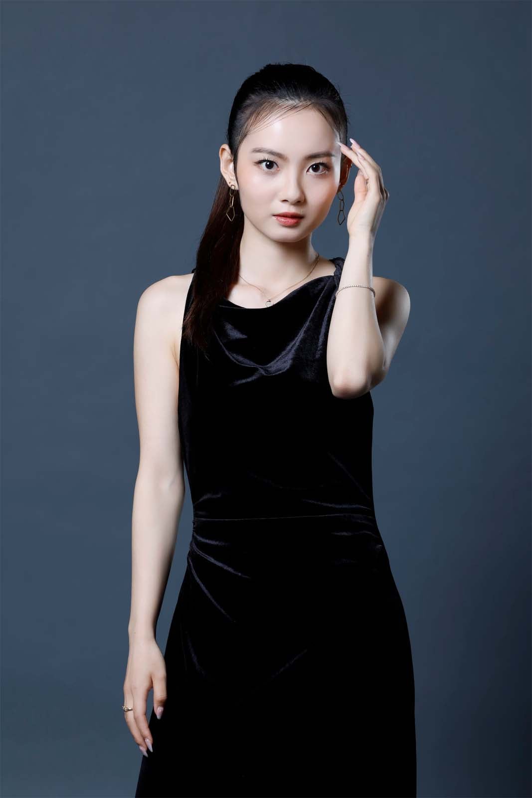 青山舞莉「Dark Idol」（C）ABEMA