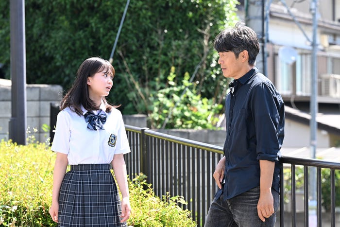 大島美優、反町隆史(C)藤沢とおる/講談社/カンテレ