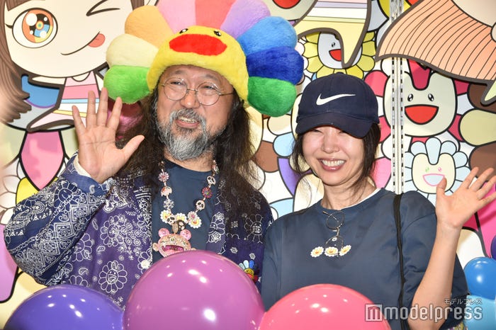 村上隆氏、ミン・ヒジン氏(C)モデルプレス