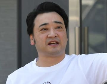 元ジャンポケ・斉藤慎二被告 甲府でバウムクーヘン販売実施、公判とは違う表情も…3連休大渋滞で開店遅れる