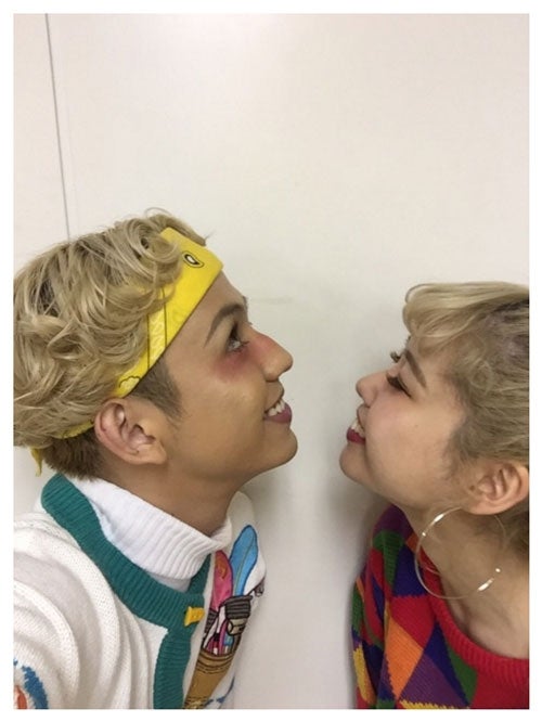 結婚を発表したぺこ＆りゅうちぇる ／ぺこ公式ブログ（Ameba）より