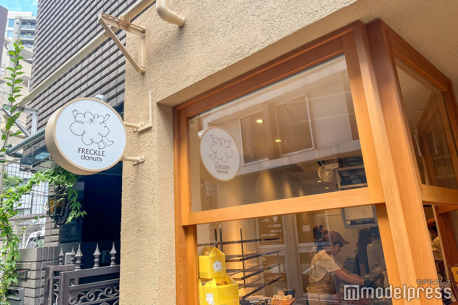 【2024年最新情報】注目のフレンチクーラー専門店「FRECKLE donuts」毎日約300個売れるこだわりの味の秘密