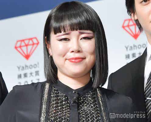 ブルゾンちえみ“黒肌まゆ細”時代のショットに驚き 美脚に注目集まる