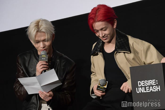 日本語で質問を読むのはNI-KI(ニキ)に任せたHEESEUNG(ヒスン)(C)モデルプレス