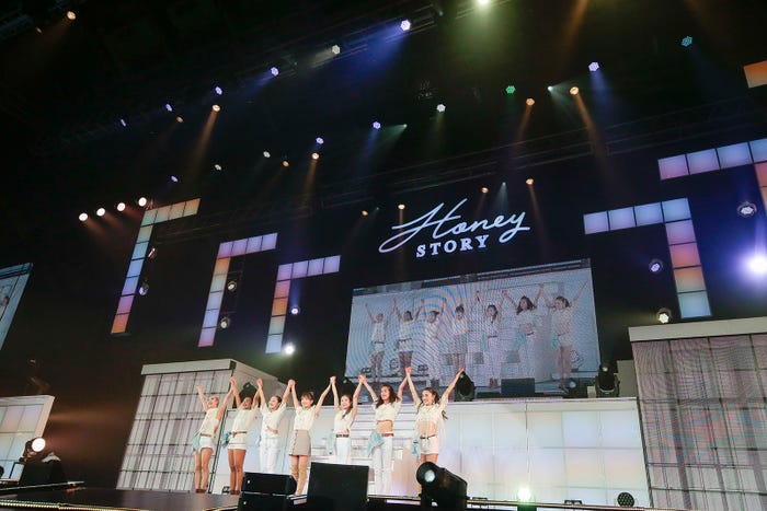 『UNO MISAKO LIVE TOUR 2019 -Honey Story-』より/Photographer:小境勝巳、高橋定敬、内野秀之(提供写真)