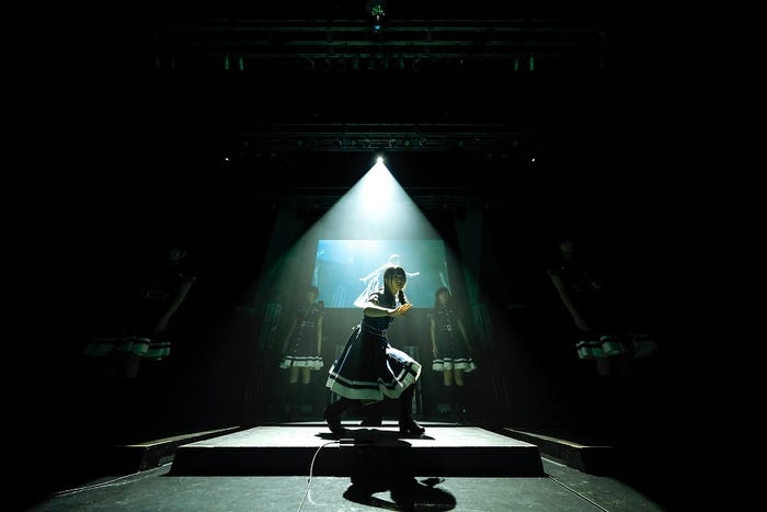 タップダンスを披露/「Zepp Namba」公演より(画像提供:ソニー・ミュージックレーベルズ)