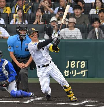 阪神 森下翔太が惜しい！単独キングの36号まであと数十センチ 甲子園が騒然 フェンス最上部直撃の先制適時二塁打 主導権呼び込む