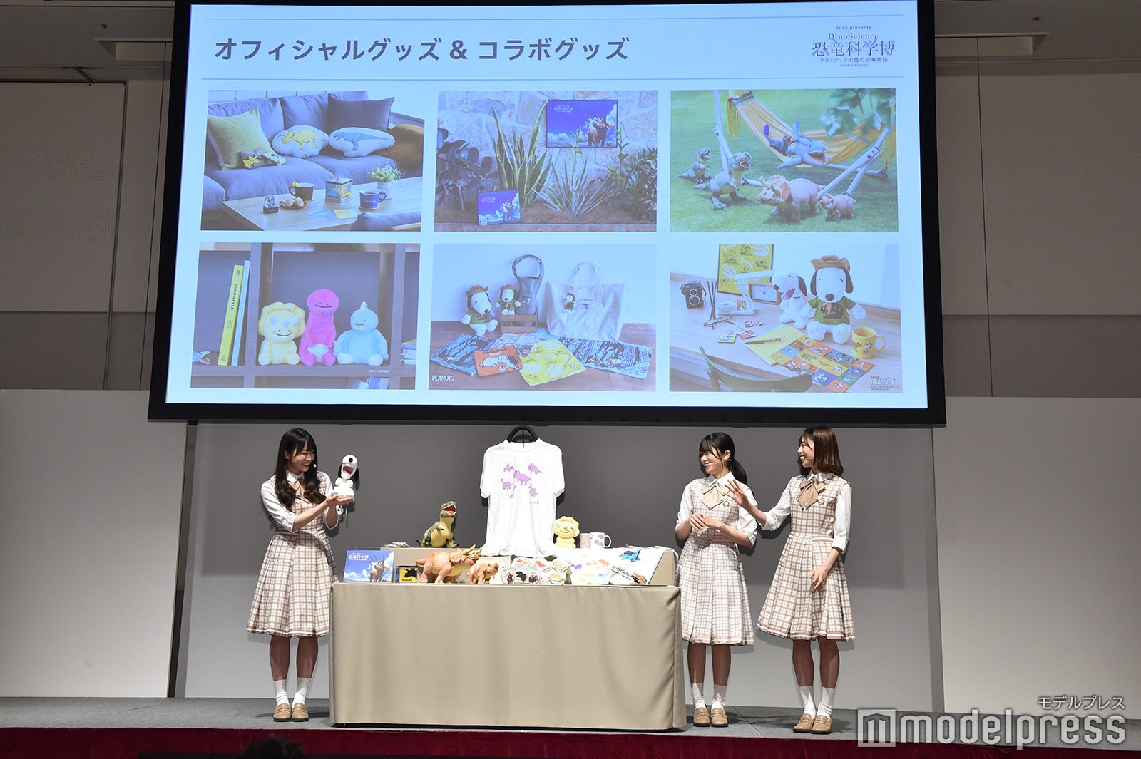 日向坂46（左から）潮紗理菜、丹生明里、松田好花（C）モデルプレス