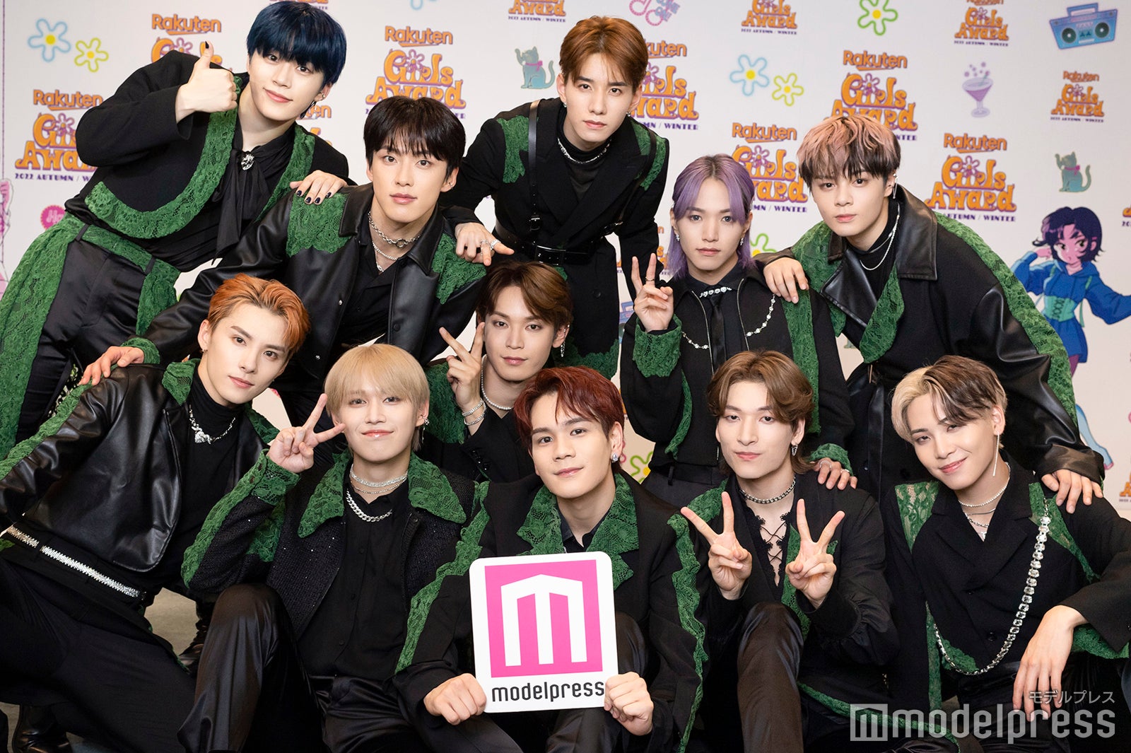 JO1（後列）木全翔也、河野純喜、與那城奨、佐藤景瑚、大平祥生、鶴房汐恩（前列）川西拓実、白岩瑠姫、豆原一成、金城碧海、川尻蓮 （C）モデルプレス