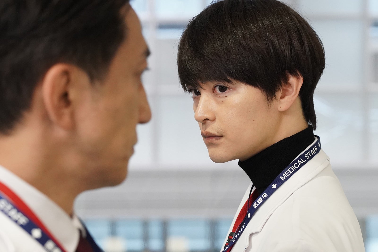 瀬戸康史「院内警察」第1話より（C）フジテレビ／共同テレビ