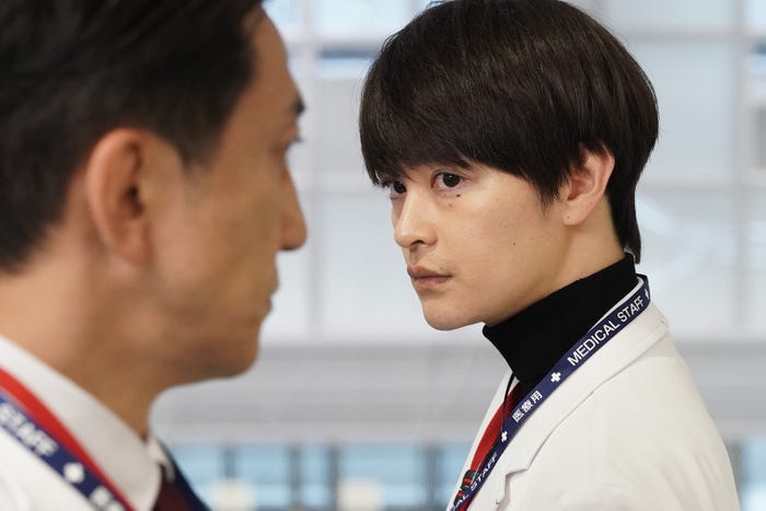 瀬戸康史「院内警察」第1話より(C)フジテレビ/共同テレビ