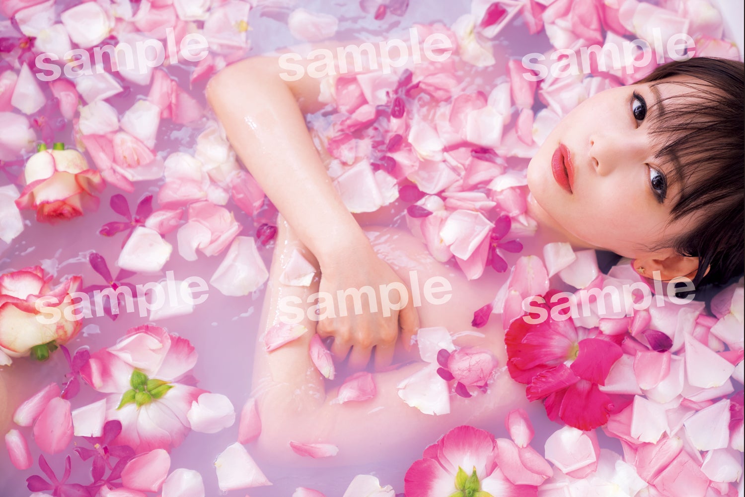 中川翔子、美バスト輝く白ビキニ姿披露 お風呂ショット含めたポストカード3種解禁＜ミラクルミライ＞ - モデルプレス