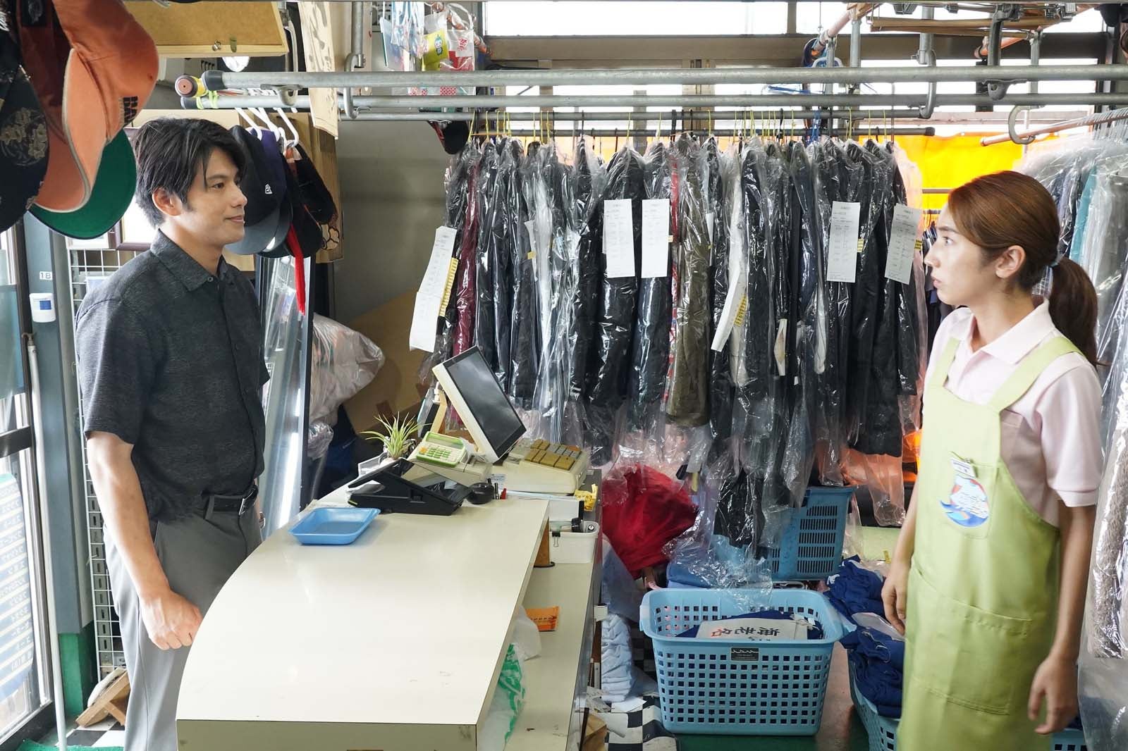 森崎ウィン、仁村紗和「真夏のシンデレラ」第6話より（C）フジテレビ