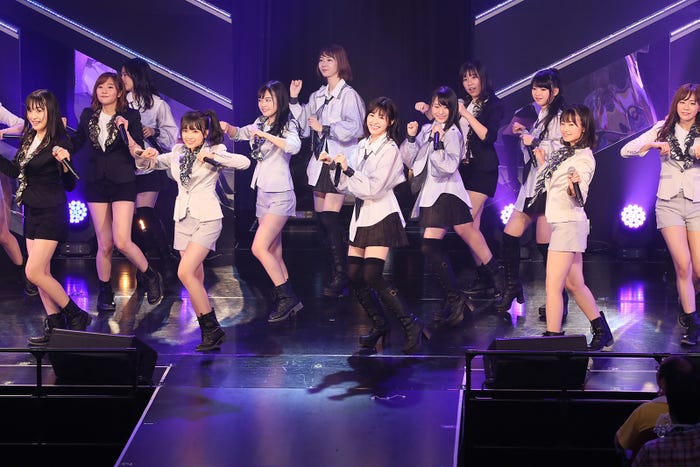 HKT48 ひまわり組+AKB48 チーム B「ただいま 恋愛中」公演(C)AKS