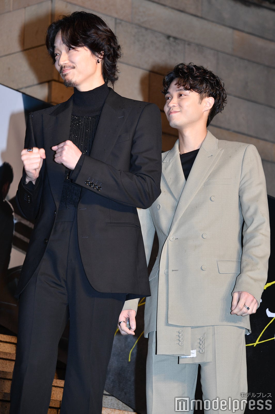 綾野剛、磯村勇斗（C）モデルプレス