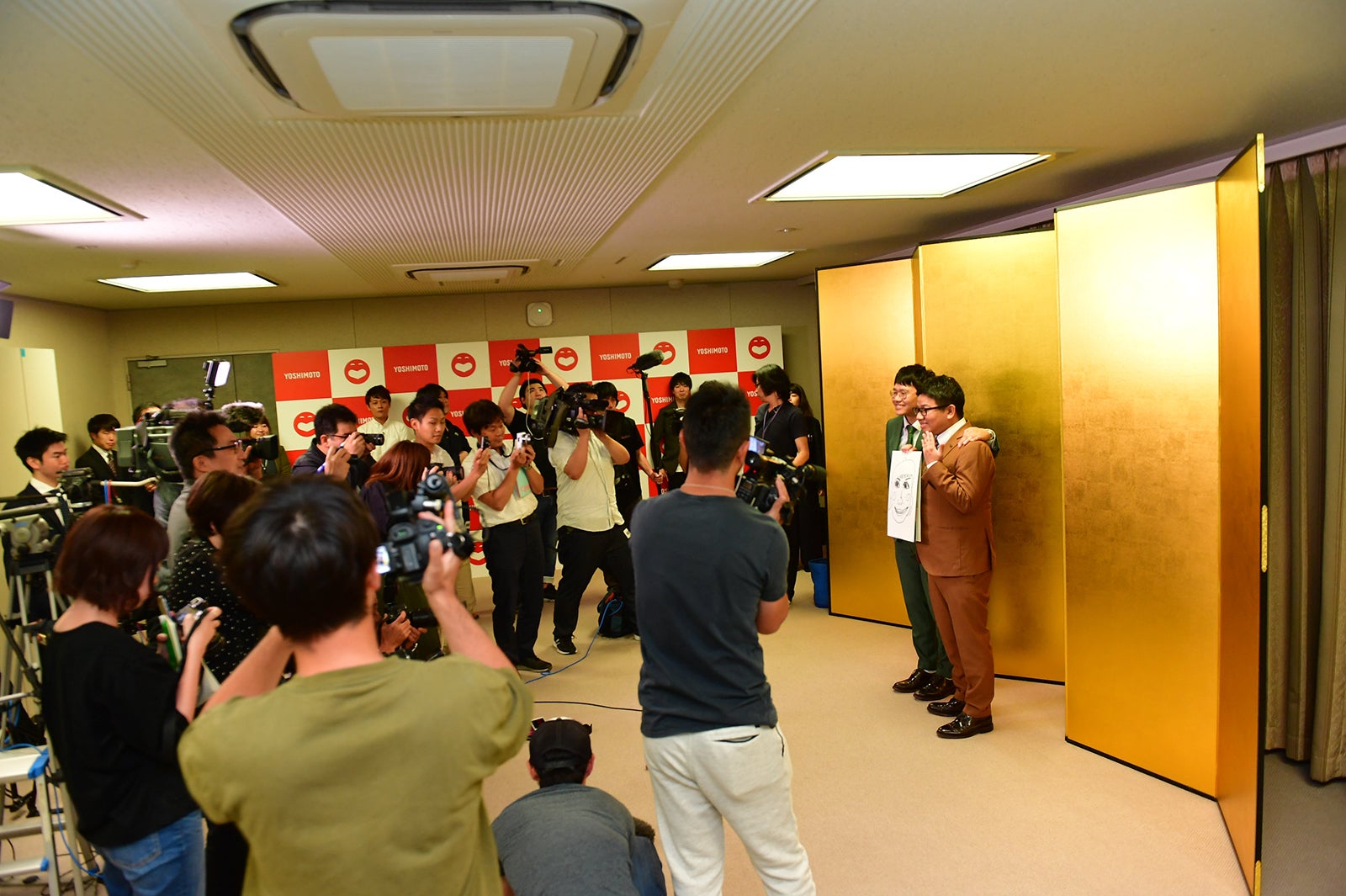 結婚会見の模様／画像提供：所属事務所