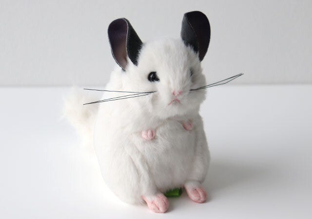 自立 吉徳チンチラのぬいぐるみポーチ自立