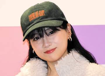 舌ペロ＆キス顔も 37歳重盛さと美のドアップ自撮りがエグい！「逆年齢詐称」「心臓に悪いいいいい」