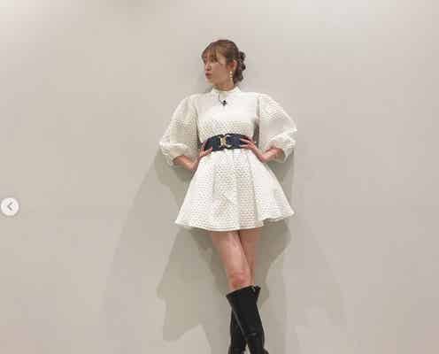 吉田朱里、明るめ新ヘアカラー&美脚ショット公開に反響「スタイル抜群すぎる」「髪色似合ってる」