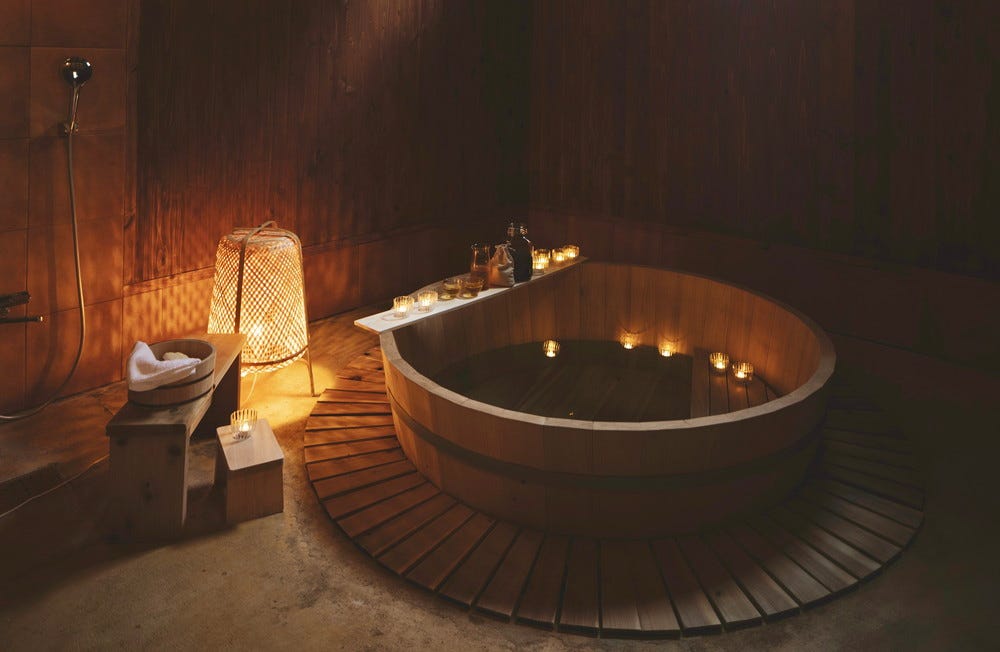 山梨「古民家宿るうふ」書之家&丘之家がリニューアル、蔵の檜風呂や地元産ワインを堪能