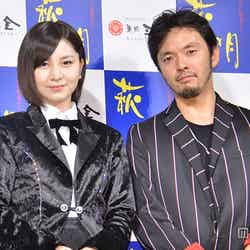 （右から）世界的タップダンサーの熊谷和徳、AKB48の岩田華怜（C)AKS