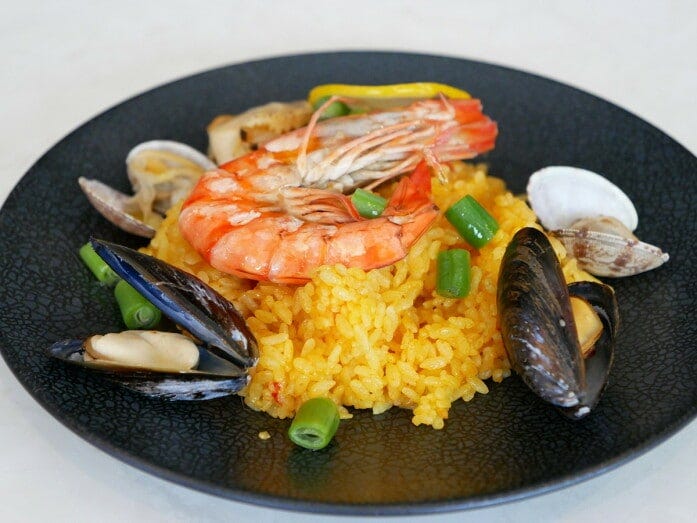 （新規）横浜・野毛のスペイン料理店が手掛ける本格パエリア専門店「MARIO」海の幸のパエリア（税込2300円）＜span