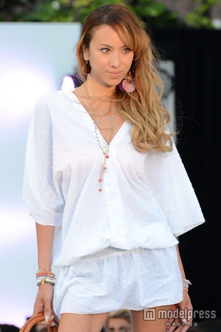 道端アンジェリカ/「ハワイアン・メイ!コレクション 2014」より