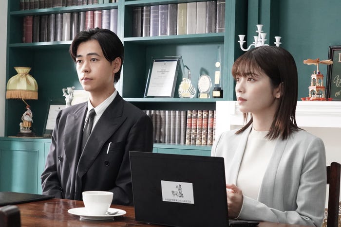 成田凌、小芝風花「転職の魔王様」最終話より(C)カンテレ