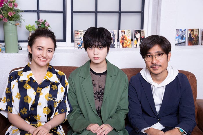 (左から)アヤカ・ウィルソン、平手友梨奈、月川翔監督(C)2018 「響 -HIBIKI-」製作委員会 (C)柳本光晴/小学館