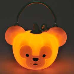 キュートなダッフィーにメロメロ!東京ディズニーランド&シー、ハロウィーン限定グッズが登場(C)Disney