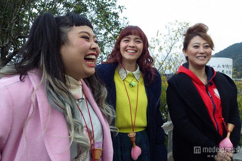 京都を旅する（左から）渡辺直美、アマンダ、友近【モデルプレス】