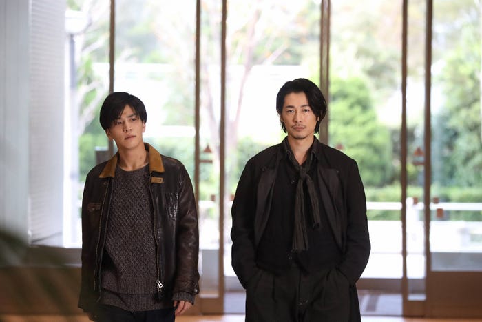 岩田剛典、ディーン・フジオカ/「シャーロック」第8話より(C)フジテレビ