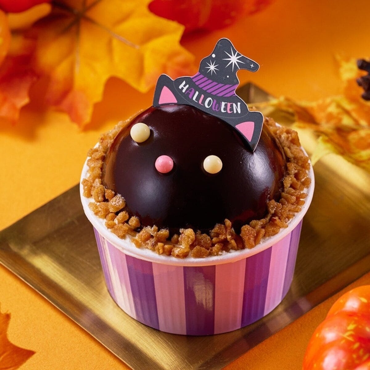 ハロウィンの魔女帽子をかぶった黒ねこケーキ ハロウィンの魔女帽子をかぶった黒ねこケーキ
