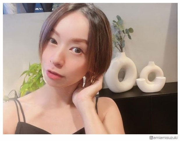 第3子妊娠中の鈴木亜美、出産前にヘアカット “ハンサムショート”姿に反響「似合ってる」「夏らしくて素敵」