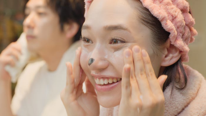 二宮和也、白本彩奈/DHC新CMシリーズ【「にゃんピーズ 」うるおい呼び込むクレンジング篇】(提供写真)