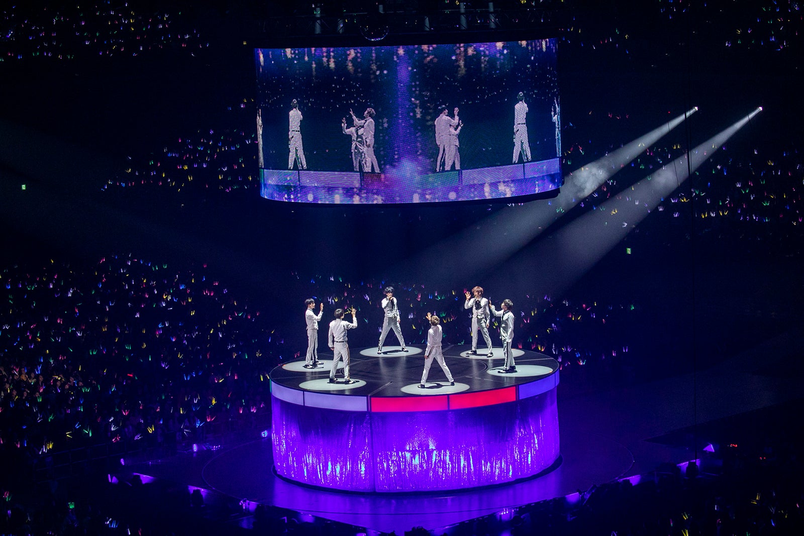 360度ステージで魅せる／撮影：米山三郎、冨田望、西村廣起、山下陽子