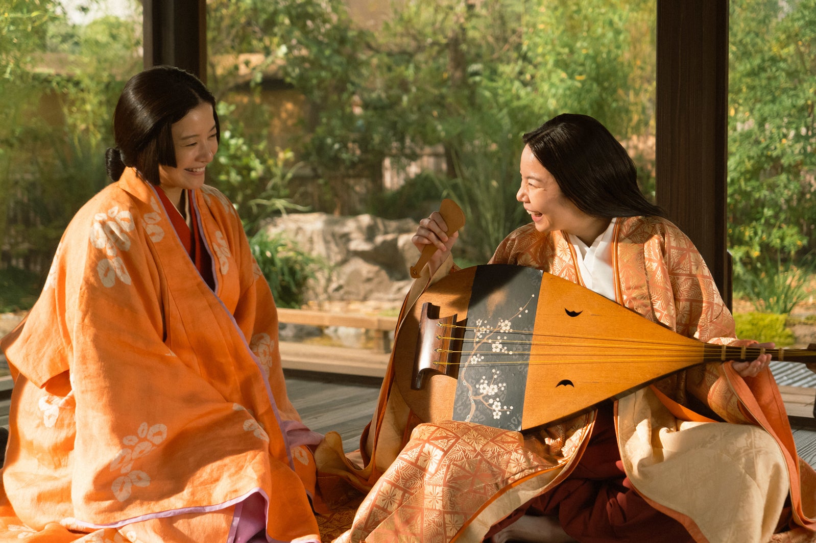 吉高由里子、野村麻純「光る君へ」第12話より（C）NHK