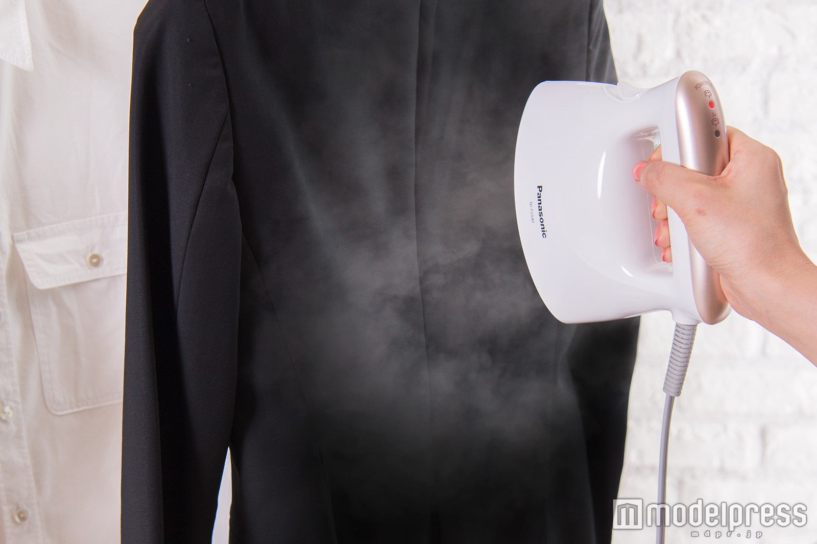 広範囲に広がるたっぷりのスチームでニオイすっきり（C）モデルプレス