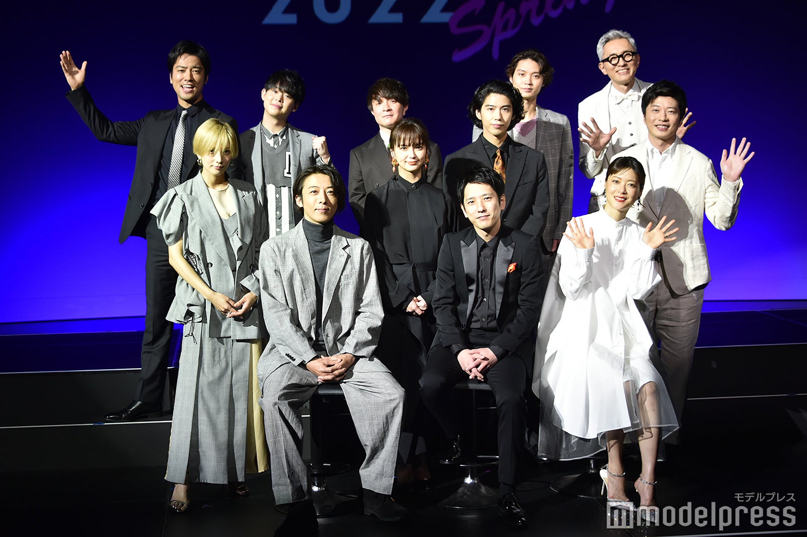 （前列左から）高橋一生、二宮和也、上野樹里（中列左から）柴咲コウ、多部未華子、賀来賢人、田中圭（後列左から）桐谷健太、有岡大貴、濱田岳、磯村勇斗、松重豊（C）モデルプレス