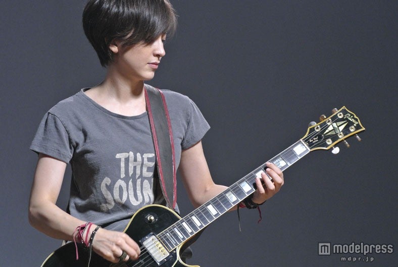 滝川クリステル／「コカ・コーラ ゼロ」新CM「Rock‘n’Roll Newscaster」篇メイキングショット