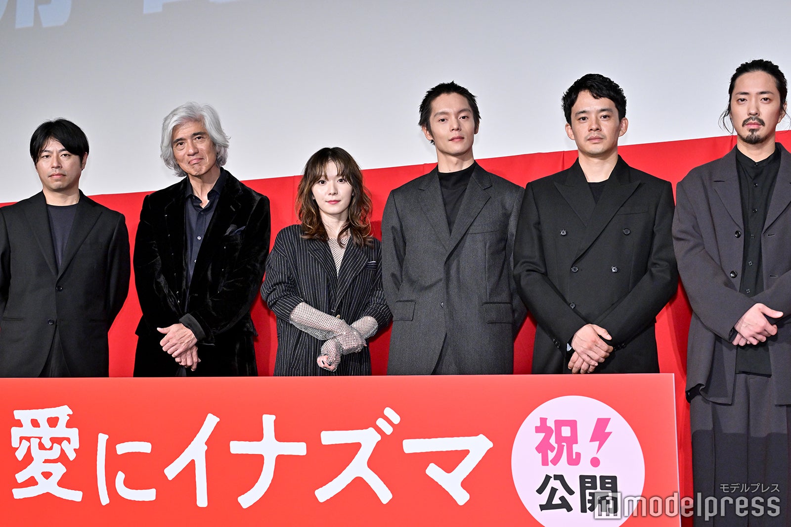 （左から）石井裕也監督、佐藤浩市、松岡茉優、窪田正孝、池松壮亮、若葉竜也（C）モデルプレス