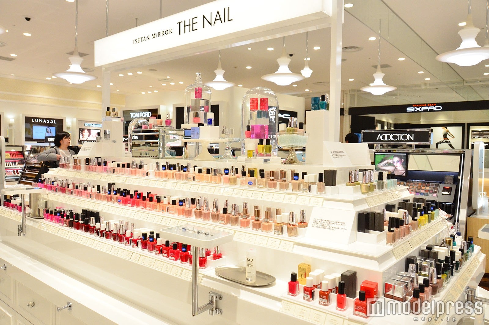 マニキュアは400種以上がラインナップ（C）モデルプレス