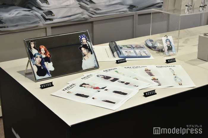 「LE SSERAFIM 2024 S/S POP UP IN TOKYO」内観(C)モデルプレス