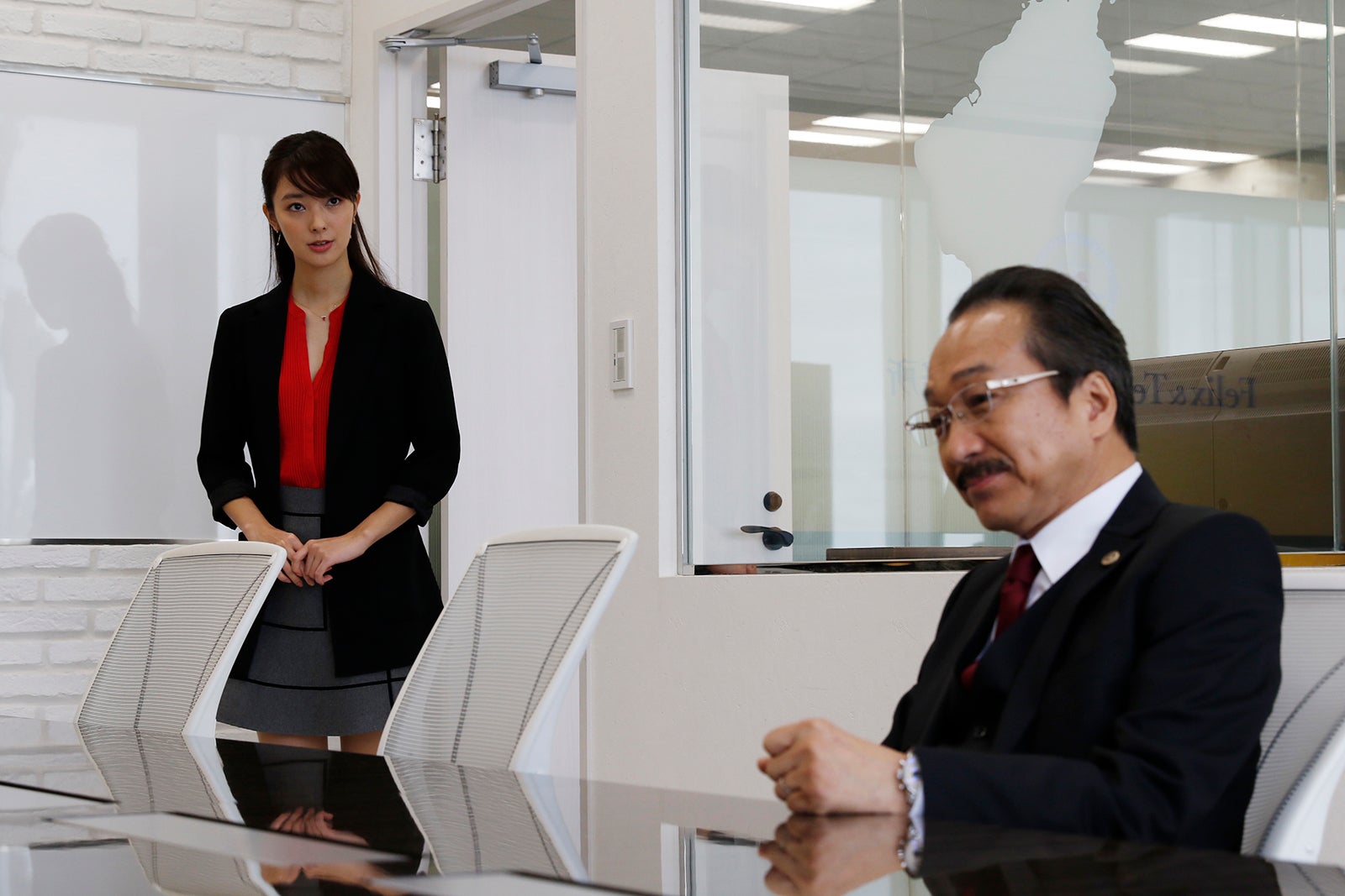 宮本茉由、小日向文世（C）テレビ朝日