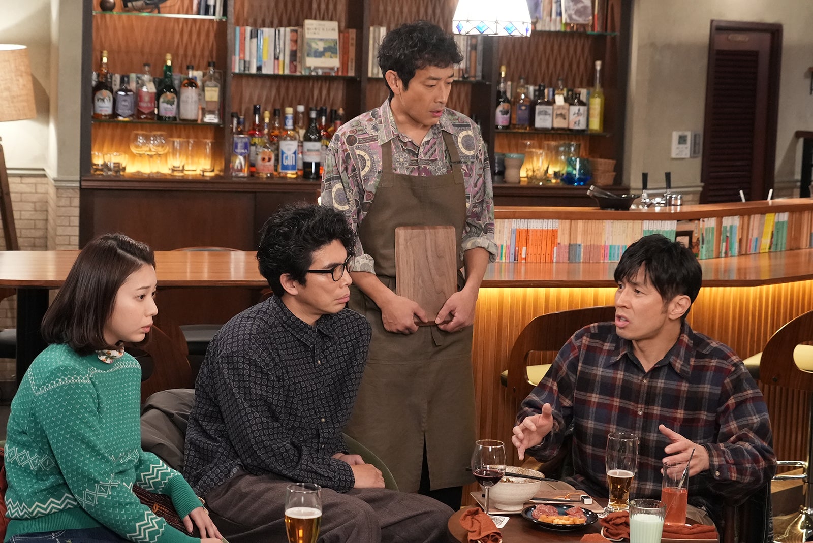 （左から）金澤美穂、片桐仁、迫田孝也、袴田吉彦／「真犯人フラグ」特別編より（C）日本テレビ