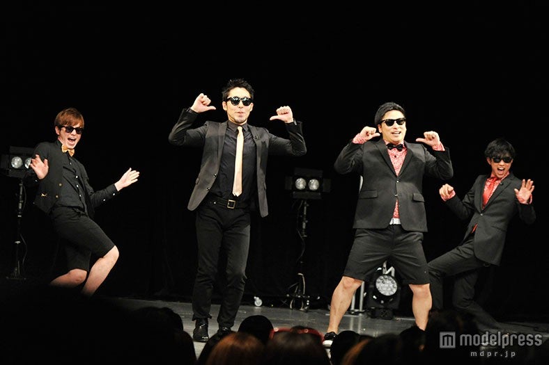 （左から）オリエンタルラジオの藤森慎吾、中田敦彦、8.6秒バズーカーのはまやねん、田中シングル